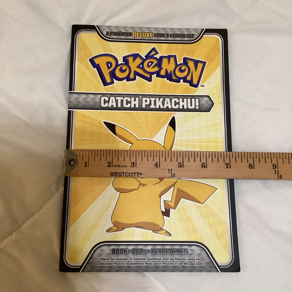 Pokemon Catch Pikachu! Deluxe Book only with 200 random Trading Cards Included